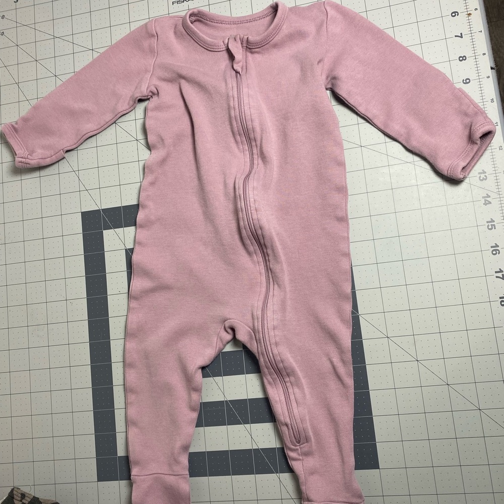 100% organic cotton 6-12 months footed onesie